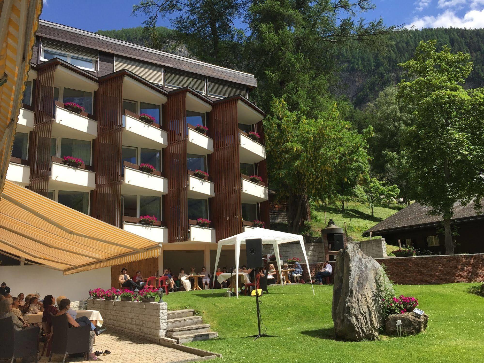 Hotel Quellenhof Leukerbad Exterior foto